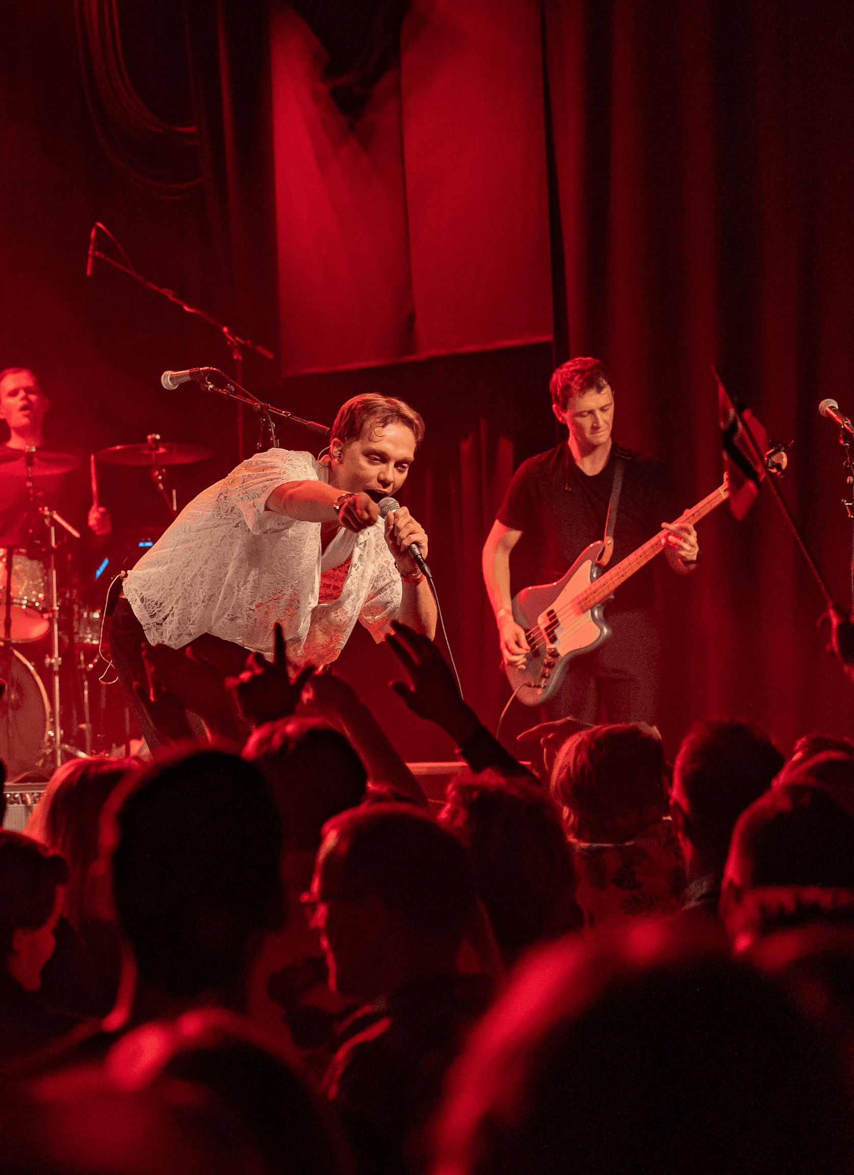 Mållgudd and the audience at Hello Stavanger 2025 under red stage lights